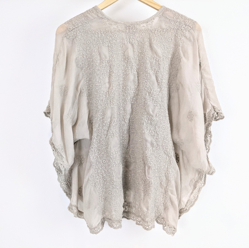 Romantic Poncho Style Embroidered Johnny Was - Picture 4 of 4